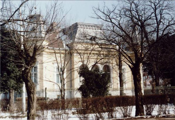 Clădirea care a aparținut familiei Imbroane la Timișoara (fotografie din 2003)