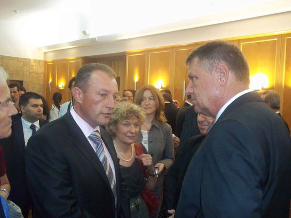 Dr. Dorinel Stan, președintele Asociației  Românii Independenți din Serbia în convorbire cu domnul Klaus Iohannis, președintele României